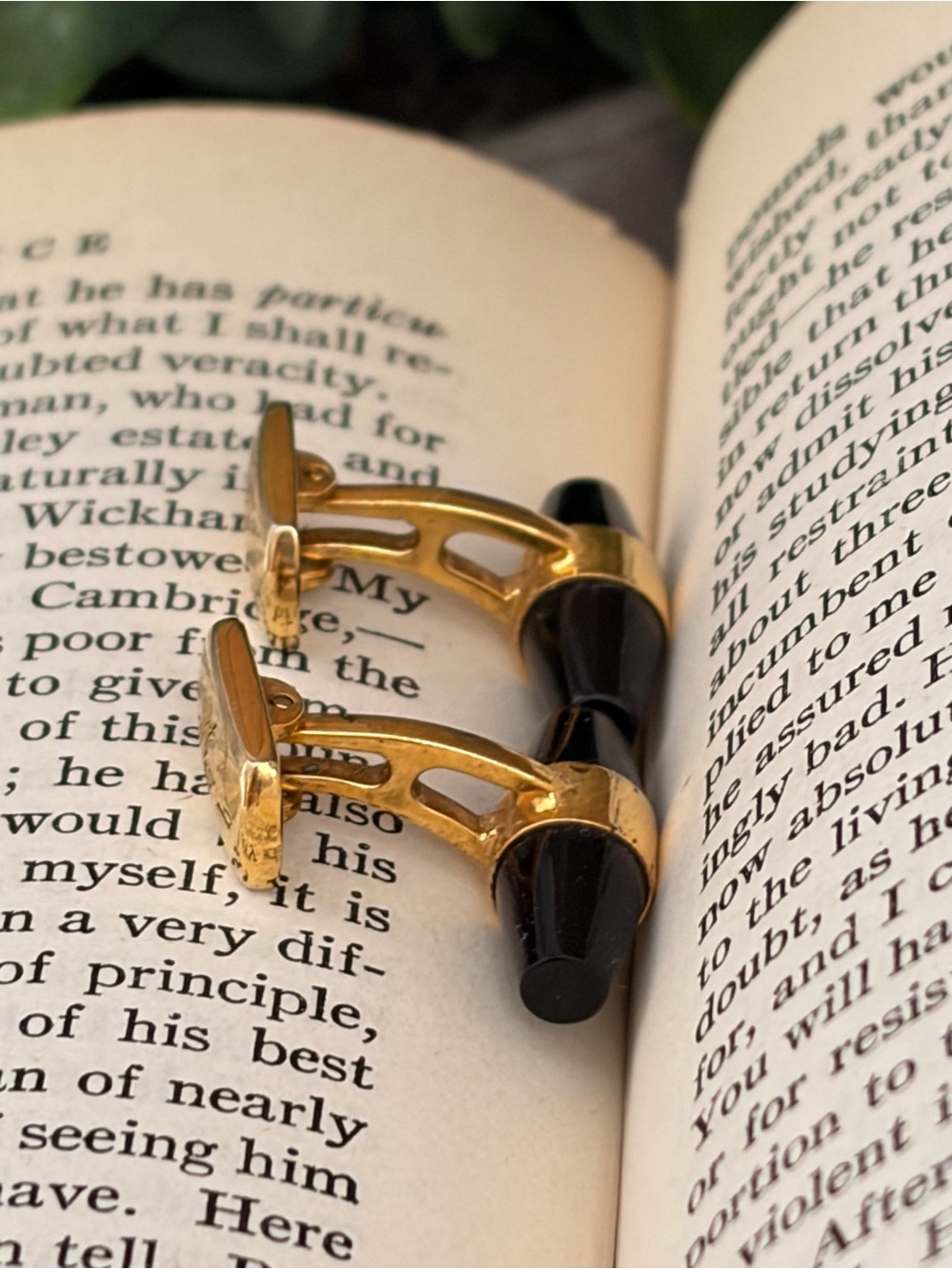 Vintage Yves Saint Laurent YSL Gold Tone Black Cone Bar Cufflinks, Retro Luxury - Picture 6 of 7
